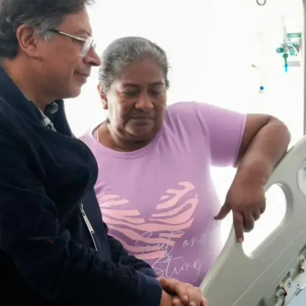 Petro visitó a uniformados heridos por atentado a helicóptero en Amalfi