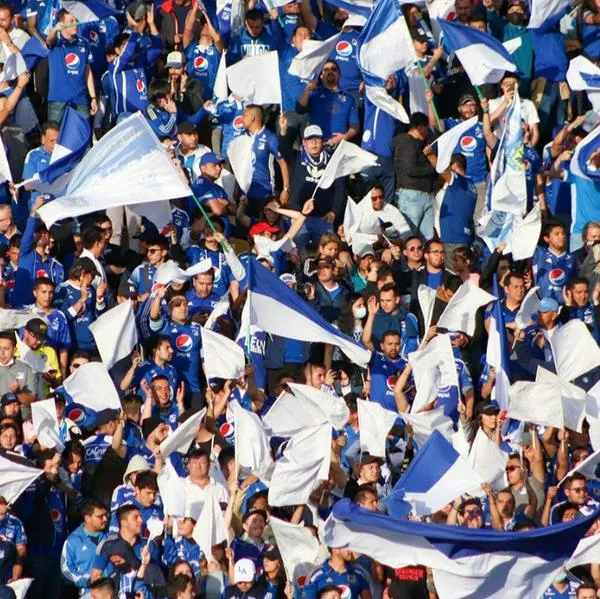 Foto de hinchas de Millonarios, en nota de bus de Millonarios fue atacado por sus hinchas antes de juego con Junior en liga