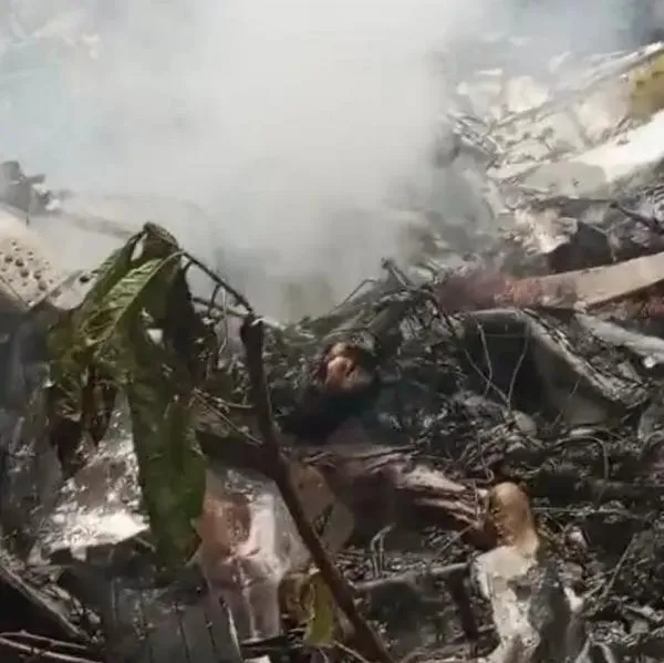 Avioneta se accidentó en Vaupés hoy: videos de cómo quedó al prenderse fuego