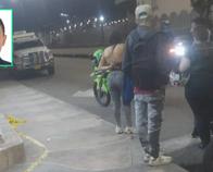 Hombre fue encontrado muerto frente a una panadería: buscan a su familia 