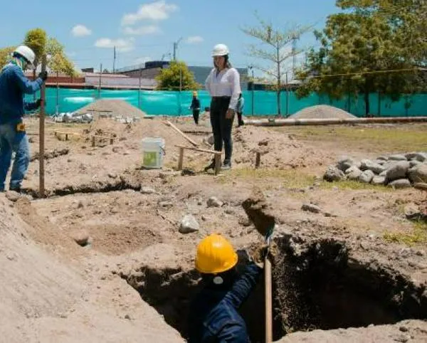 Caldas: nuevo estadio va en el 7%, reparan la vía con más rotos, cuidan acueducto para 13 mil personas, y más