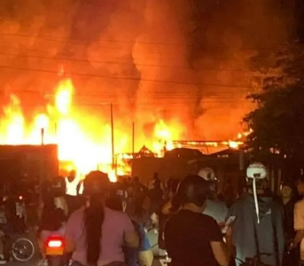 Incendio estructural en parqueadero del Eje Cafetero: se calcinaron carros y buses