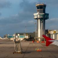 Avión que iba a Miami aterrizó de emergencia en Barranquilla: pasajera murió