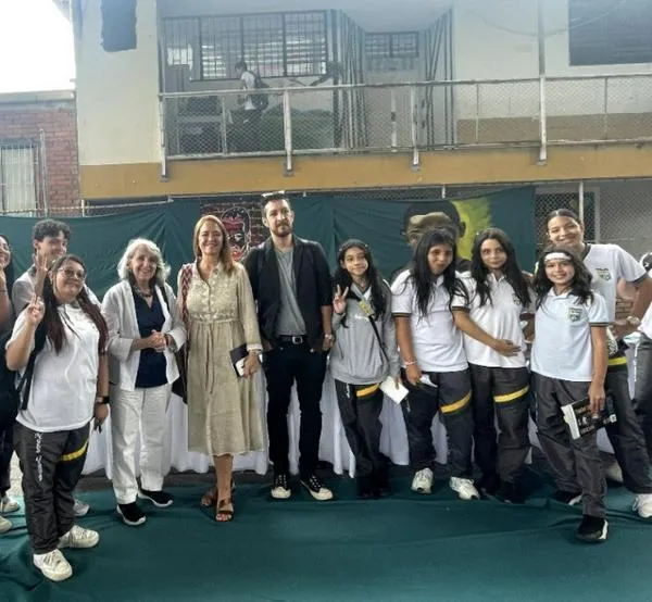 La palabra que nombra la esperanza: El Festival de Poesía Luna de Locos visitó el colegio Nueva Granada 