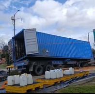 Camión volcado paralizó parte de Bogotá por más de 24 horas: causó estragos en parte de la av. Boyacá y la calle 26. Hubo derrame de sustancias químicas. 