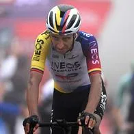 en nota de qué probabilidades tiene Egan Bernal de ganar la Vuelta a España 2025, según IA