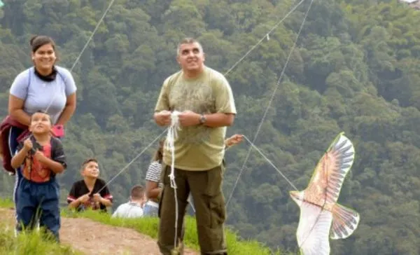 Es líder de un barrio de Manizales e invita a menores a participar en el Festival de Cometas: sepa el horario
