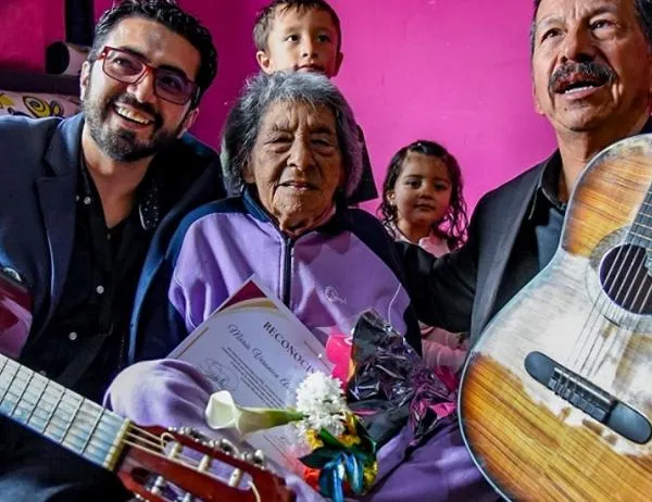 Bogotá vive el Mes Mayor celebrando los centenarios de personas mayores 