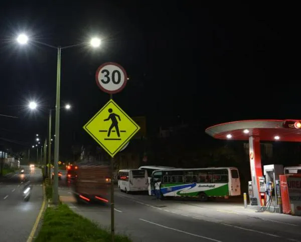 Video: la vía Manizales-Villamaría sale de las sombras, conductores celebran y relatan peligros que cruzaban