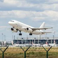 Avión despegando, en nota sobre vuelo más retador, según piloto