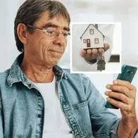 Foto hombre con celular y vivienda, en nota de cómo funciona IA en WhatsApp que busca vivienda y compra de cartera en Colombia