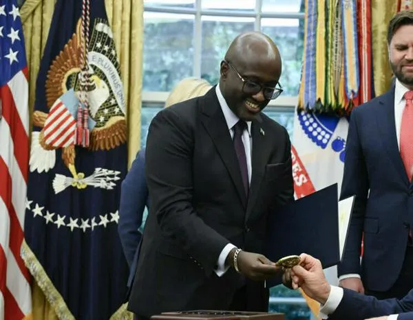 Llegan a Ruanda los primeros migrantes deportados desde Estados Unidos