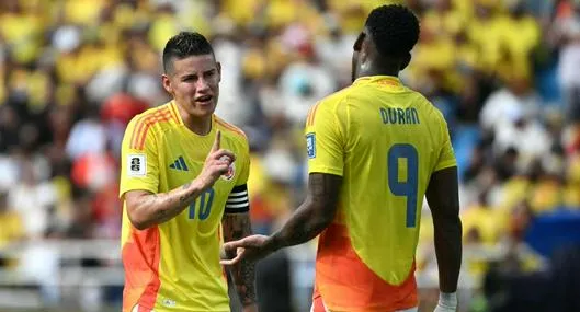 Foto de James Rodríguez y Jhon Durán, en nota de qué le dijo James Rodríguez a Jhon Durán dentro de Selección Colombia ante Perú