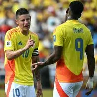 Foto de James Rodríguez y Jhon Durán, en nota de qué le dijo James Rodríguez a Jhon Durán dentro de Selección Colombia ante Perú