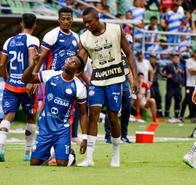 Alianza Valledupar sudó la gota gorda, pero rescató un empate ante Santa Fe