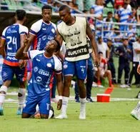 Alianza Valledupar sudó la gota gorda, pero rescató un empate ante Santa Fe