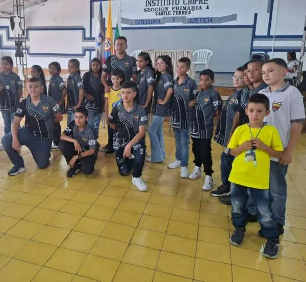 Estudiantes viajaron entre montañas de Caldas para llegar a torneo de ajedrez en Manizales: 5 lograron medalla