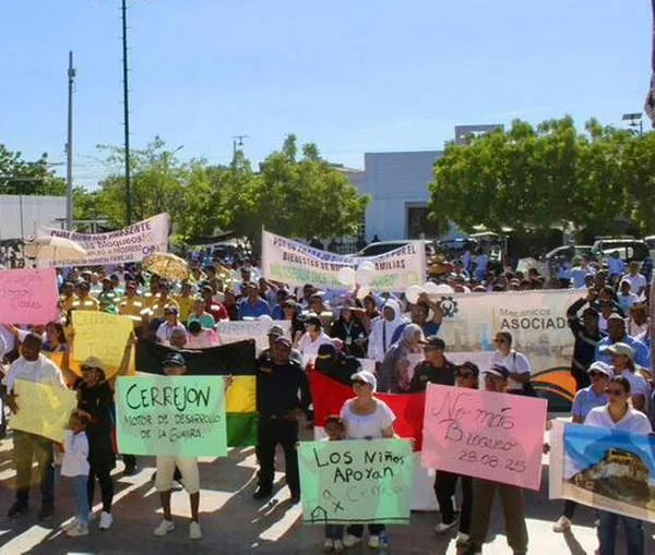La Guajira marchó para rechazar los bloqueos contra Cerrejón