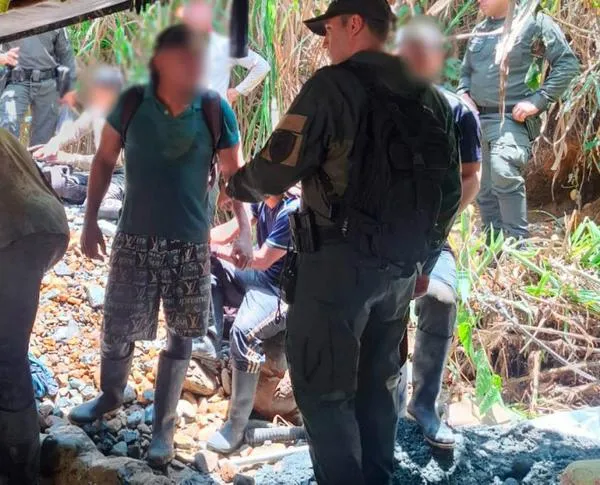 Mineros ilegales afectaban afluente de embalse en centrosur de Caldas: 8 capturados