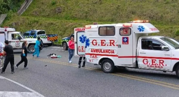 Choque en la vía Manizales-Bogotá: dos ocupantes de moto graves 