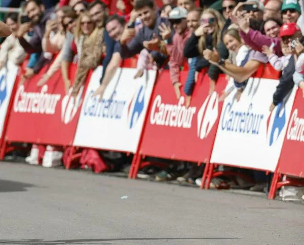 Vuelta a España: Juan Ayuso se redime con la conquista de Cerler, Traeen conserva la camiseta roja