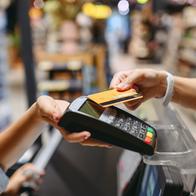 Tasa de usura para compras con tarjeta de crédito en septiembre 2025 bajará