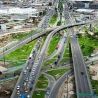 Cierre de puentes que derrumbarán en la calle 13 causa caos en Bogotá: trancón es interminable también por un accidente de tránsito. 