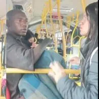 Video Transmilenio Bogotá: un hombre iba consumiendo droga y molestó a pasajeros
