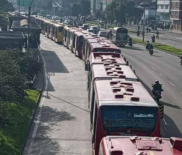 Trancón de Transmilenio por la av. Américas: videos de qué está pasando hoy 
