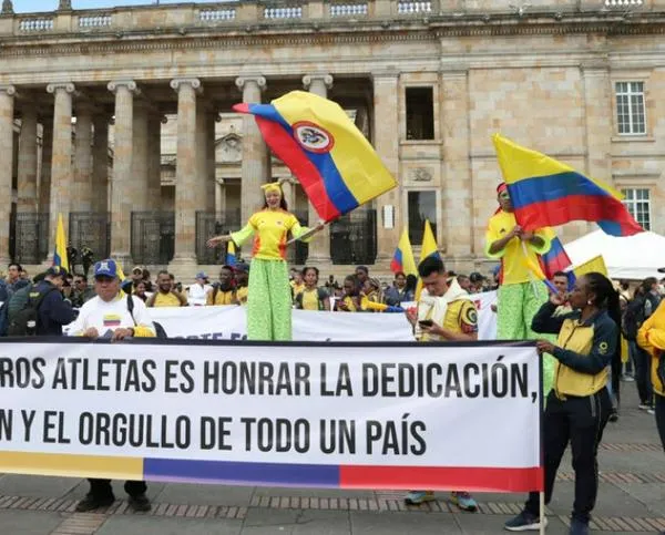 "No al recorte, sí al deporte": medallistas olímpicos protestan contra la reducción de presupuesto