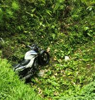 Vía Manizales-Bogotá: motociclista rodó por esquivar un carro