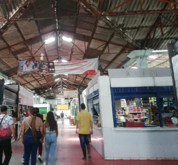 Alertas abarrotan una plaza de mercado en Caldas: proponen demolerla y reconstruirla, opinan comerciantes