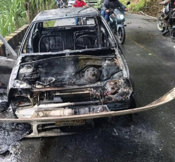 Extraño caso en el Norte de Caldas: vehiculo se incineró, no tenía ocupantes y no aparece dueño