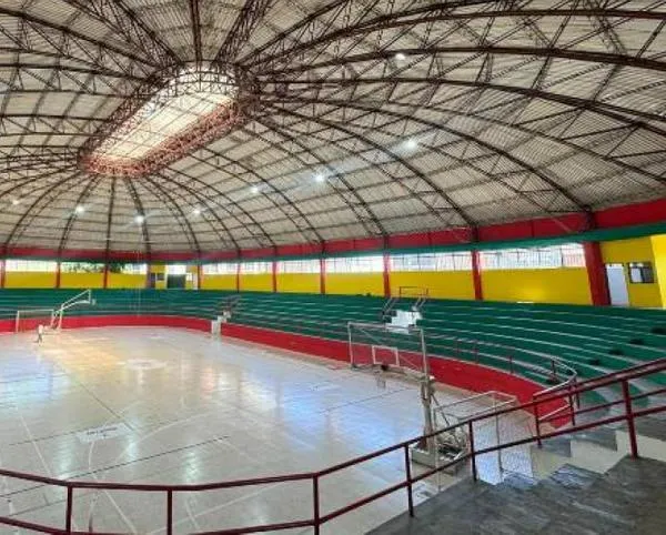 Caldas: reparan el Coliseo, deporte hasta en la noche; nueva cara para el estadio, recuperan salón de música 