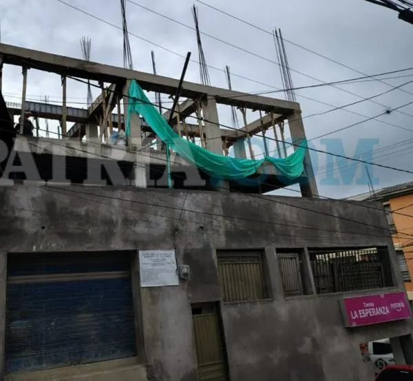 Explosión en un municipio de Caldas: un obrero, afectado tras tocar cableado eléctrico en una construcción