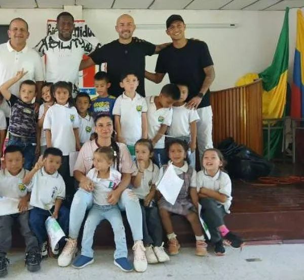 Este colegio de Manizales la pasó muy bien: Día de la Familia y visita de exjugadores del Once Caldas