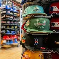 La marca estadounidense New Era, reconocida por sus gorras, está consolidando su presencia en Colombia y anuncia que tendrá 40 tiendas.