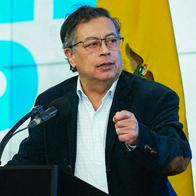 Gustavo Petro explicó que padece un daño en el oído medio por viajar en avión y aseguró que esa condición lo pone a tambalear.
