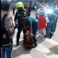 Cogieron a una pareja robando en el centro de Bogotá y les dieron dura golpiza 