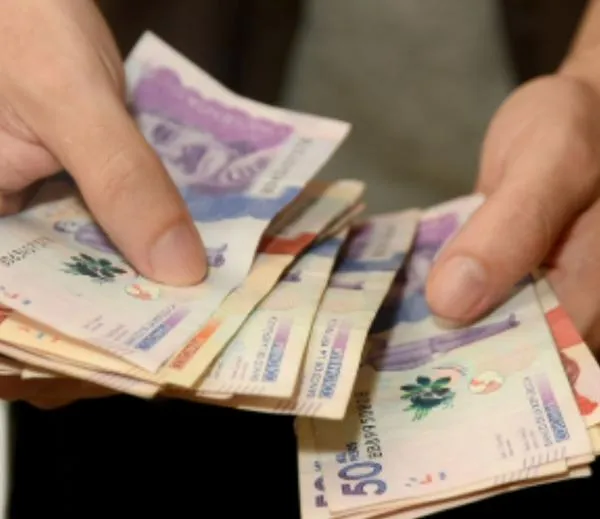 Cuales son los riesgos de no negociar aumento del salario mínimo en Colombia