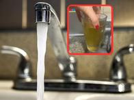 Agua amarilla en Bogotá: video muestra cómo sale de las llaves de las casas