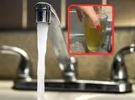 Agua amarilla en Bogotá: video muestra cómo sale de las llaves de las casas