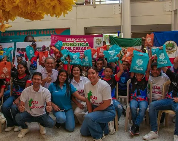 30 estudiantes representan al Cesar en Mundial de Robótica: le apuntan a la final en Singapur