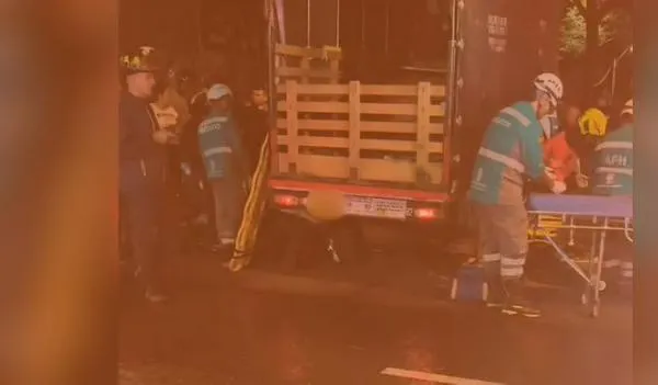 EN VIDEO: Aparatoso accidente dejó dos personas heridas en San Juan con la Oriental