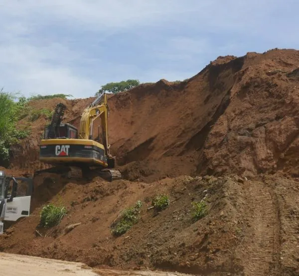 Demoras golpean una obra en Caldas: construyen puentes de 30 y 100 m, una glorieta y 2,4 km de vía a Aerocafé