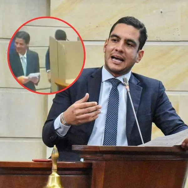 El senador Álex Flórez (Pacto Histórico) es señalado de haberle tomado una foto a su voto en la elección del magistrado de la Corte Constitucional