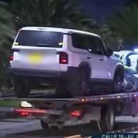 Persecución en Bogotá por camioneta robada: hubo balacera y la abandonaron en carril de Transmilenio. Los delincuentes huyeron a pie. 