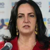 María Fernanda Cabal hizo duro recorderis a Gustavo Petro por tildar de corrupto a Carlos Camargo tras elección como magistrado de la Corte Constitucional.
