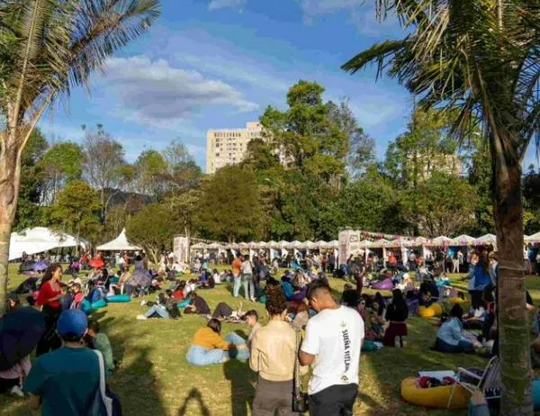 Vuelve Lectura bajo los árboles, festival de literatura al aire libre en Bogotá  
