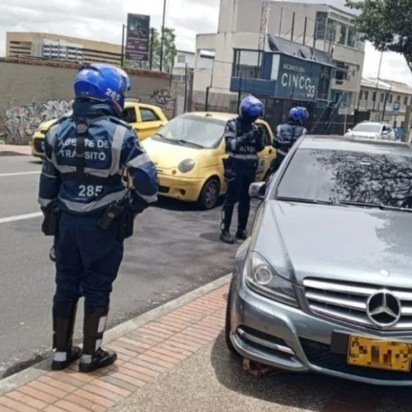 Un concejal se ha enfrentado incluso a caravanas de esquemas de seguridad por esta situación y reveló problema que existe con la zona de parqueo pago. 
